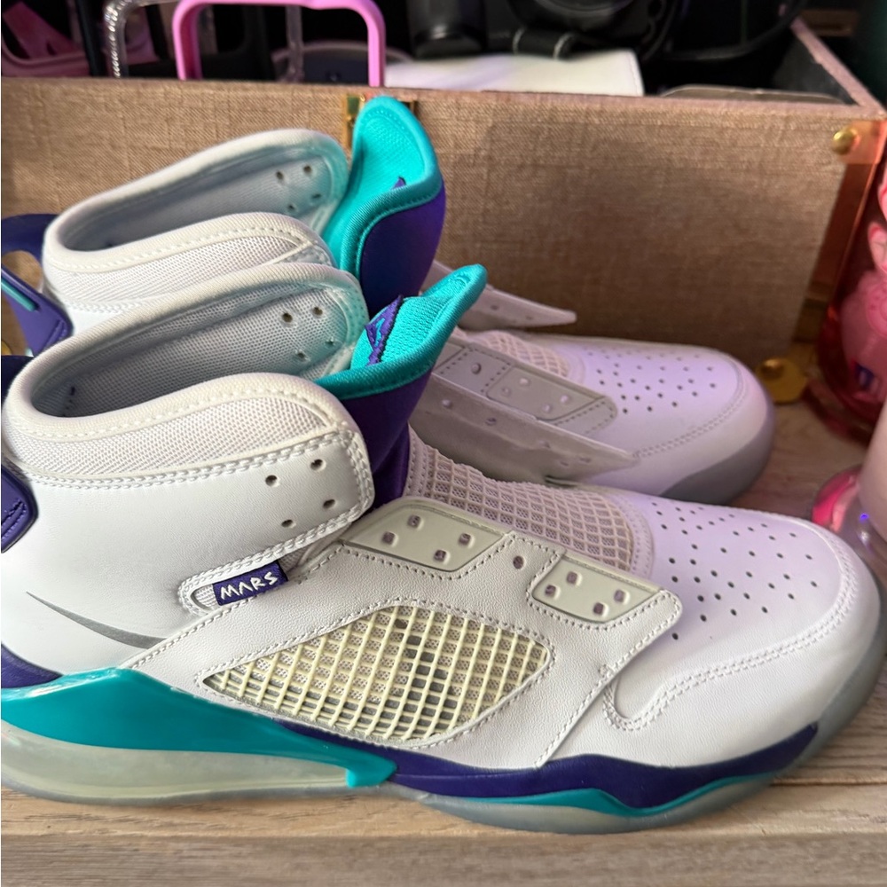 Nike Air Jordan Mars 270 Grape Sneakers